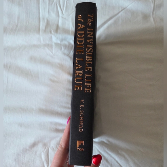 The Invisible Life Of Addie Larue Owlcrate Exclusive Edition - Picture 4 of 4